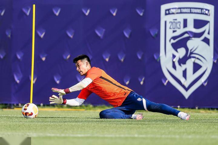 武汉三镇发布备战花絮,今晨更衣室发声,意甲任务艰巨,团队化学反应显著 武汉三镇发布备战花絮,今晨更衣室发声,意甲任务艰巨,团队化学反应显著