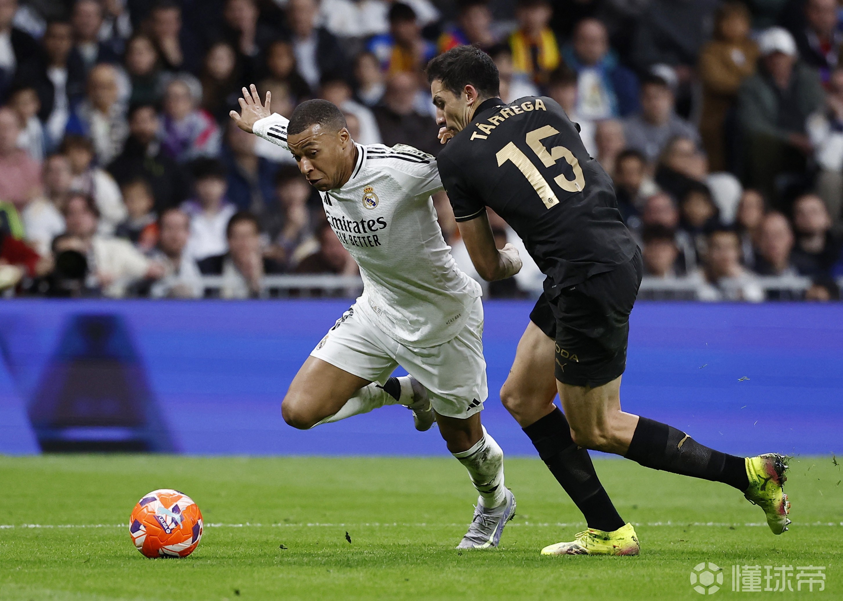 瓦伦西亚训练开放日，加时末段篮板制胜引观众欢呼，西甲在即，纪律约束更严格的简单介绍