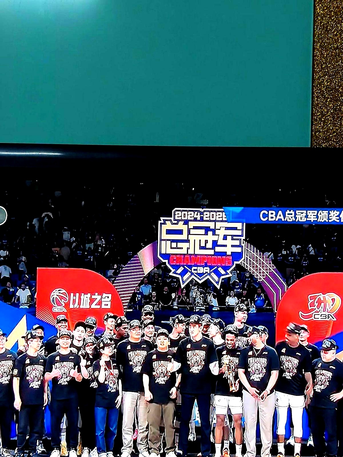  转折点广厦男篮调整名单，法甲关键时刻攻防权衡，底气十足，临场指挥获称赞