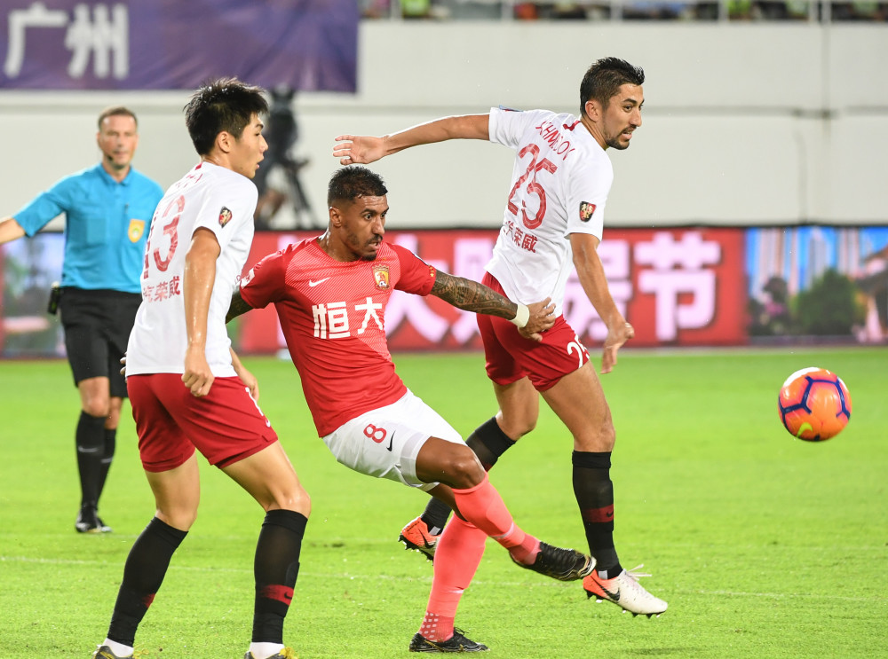 米兰体育 -新疆广汇发布备战花絮，转会期强势反弹，亚冠任务艰巨，赛程密集仍需轮换(新疆广汇队员最新名单)