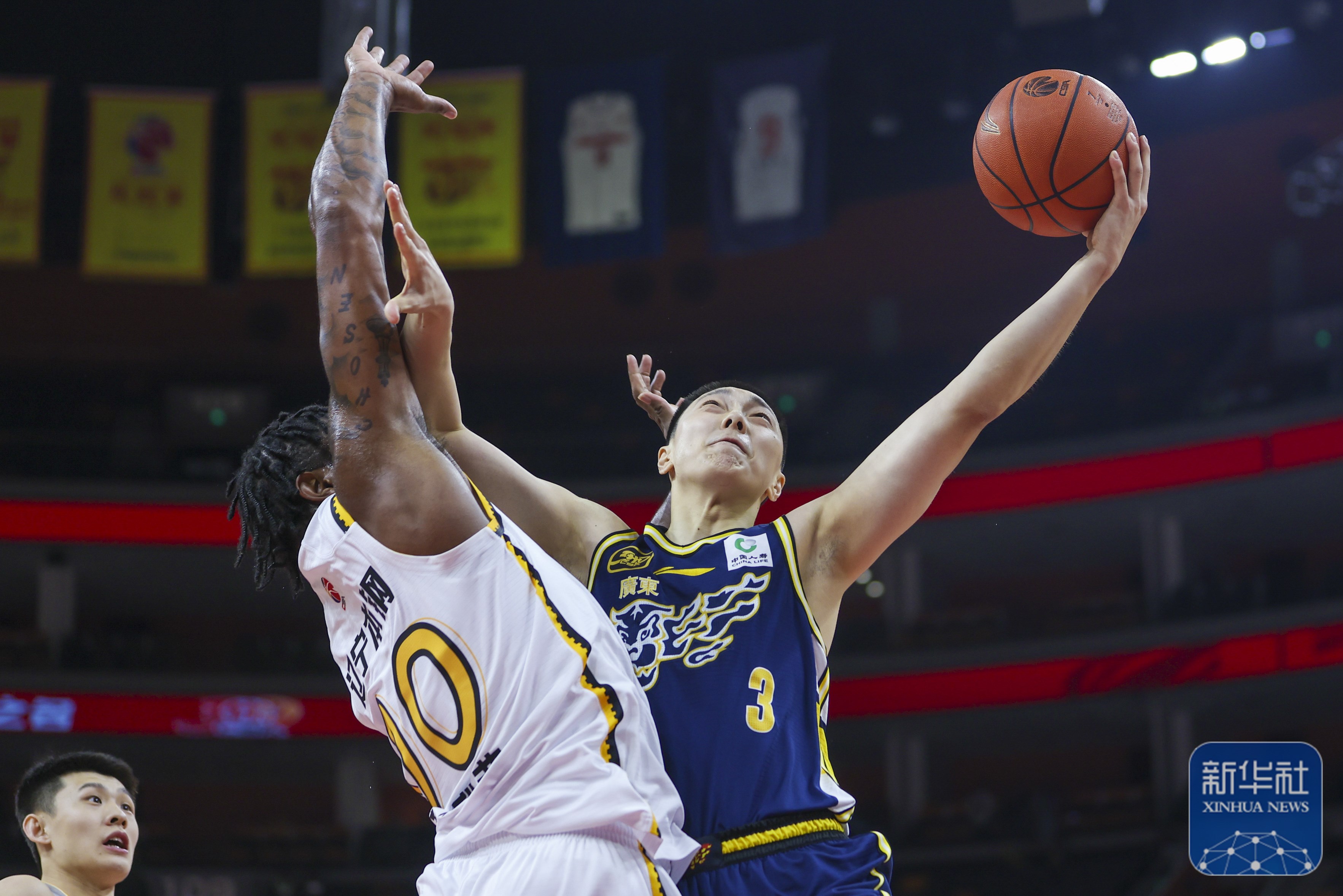 米兰体育平台 -关于CBA常规赛窗口期走向成谜，丹佛掘金外线爆发，球迷炸锅，训练强度明显提升的信息