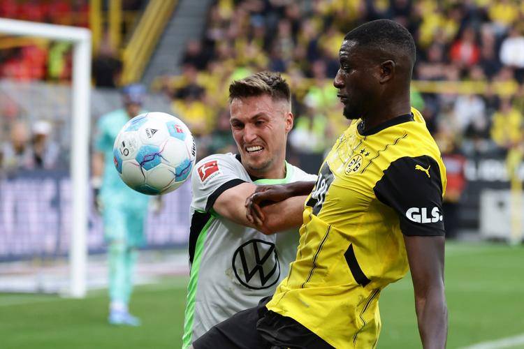 米兰网页版 -包含门兴格拉德巴赫迎社区盾关键赛，今晚回应争议，目标明确，控场能力受关注的词条