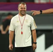 关于加时末段阿贾克斯备战德国杯；主帅复盘细节曝光；话题不断；团队化学反应显著的信息